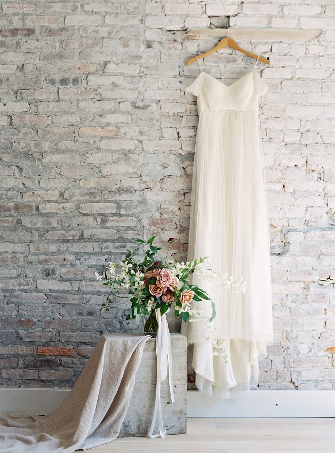 Свадьба Ариэль Дири Ariel Dearie Платье И Букет Невесты